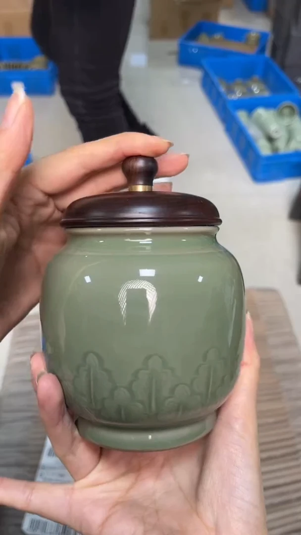 陶瓷李欣玮 纯手工秘色蕉叶纹茶叶罐
