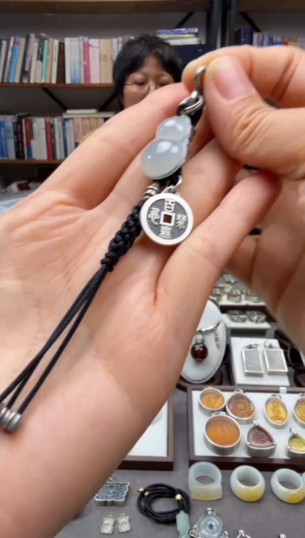 颈饰未镶嵌翡翠挂饰