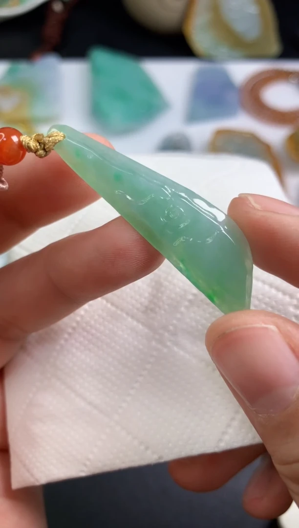 颈饰未镶嵌翡翠