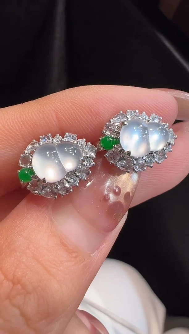 18K金镶嵌翡翠耳饰耳饰