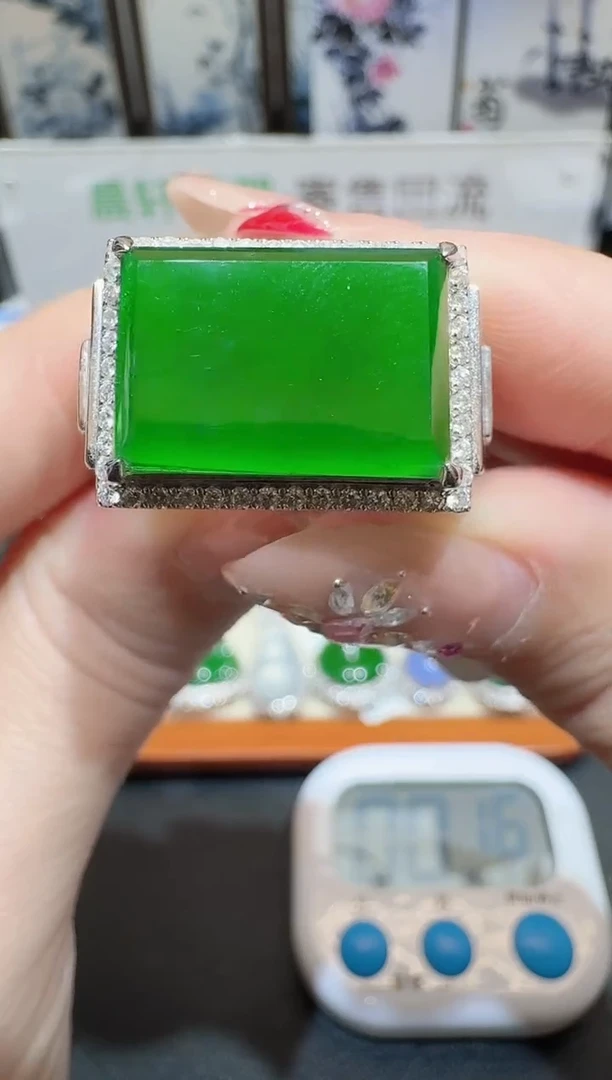 颈饰18K金镶嵌翡翠彩*寄售回流，24小时鉴赏期