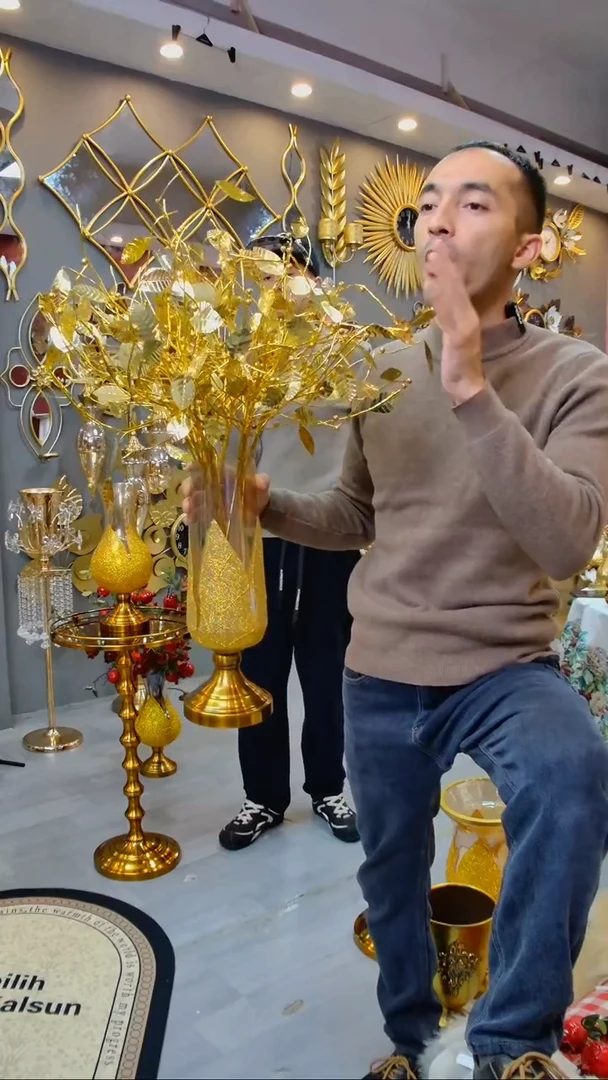 有机玻璃金色花瓶加·10个金色花