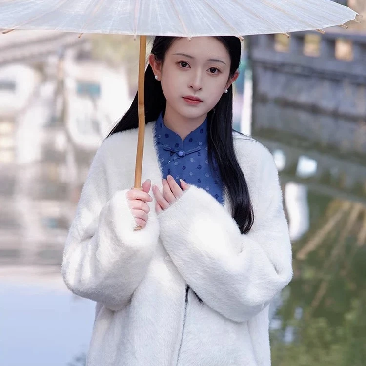 春游出行衣服高质感小众女装穿搭温柔风软糯水貂绒领开衫外套2025