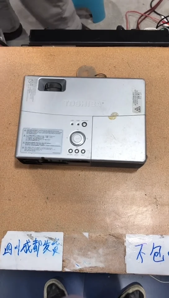 8新10号东芝投影，出图正常，不带线材