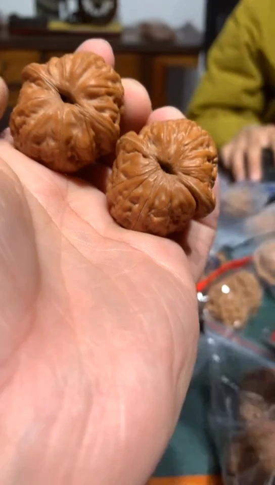 【闪购商品】文玩核桃吊坠元宝核桃打底