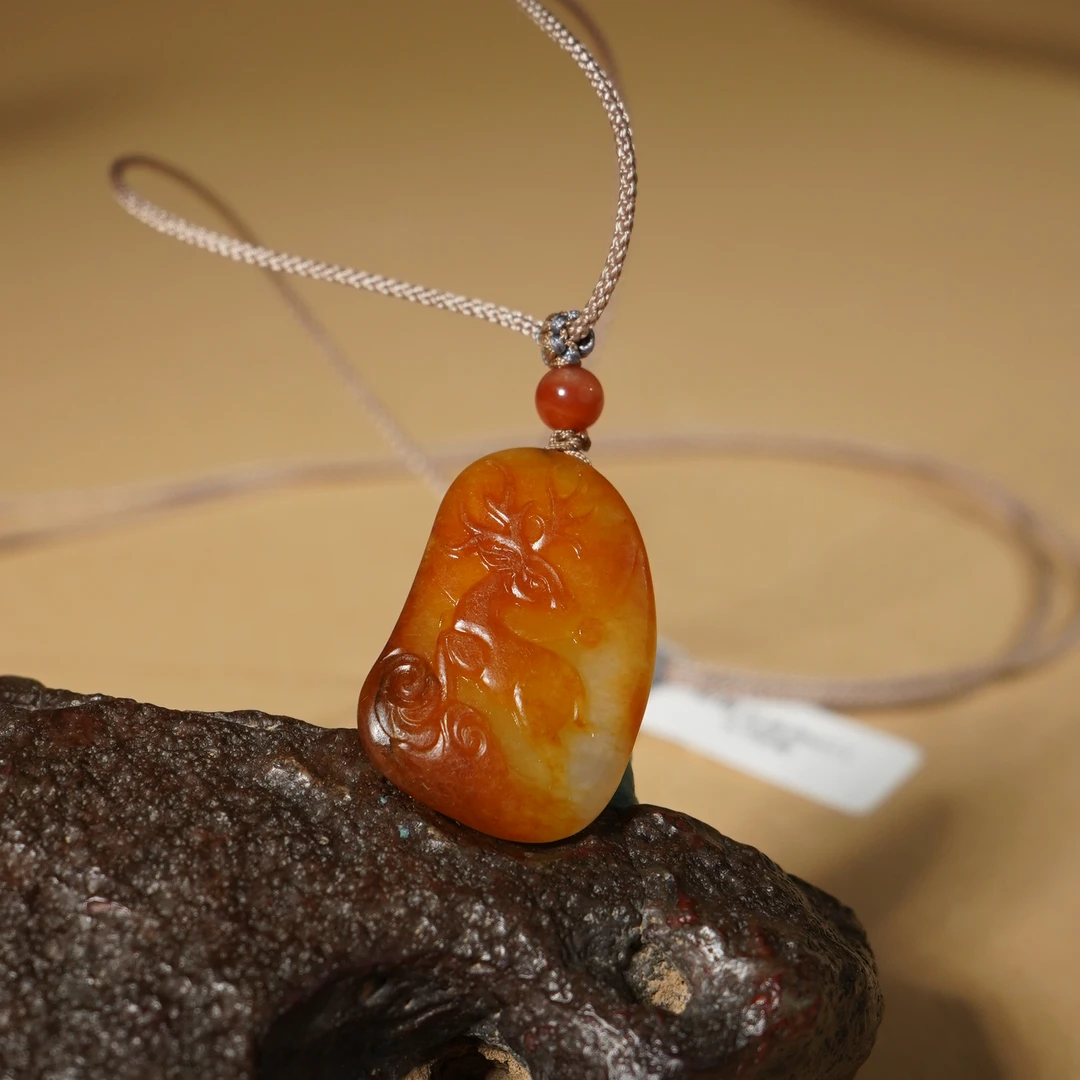 HE01677和田玉籽灵鹿吊坠