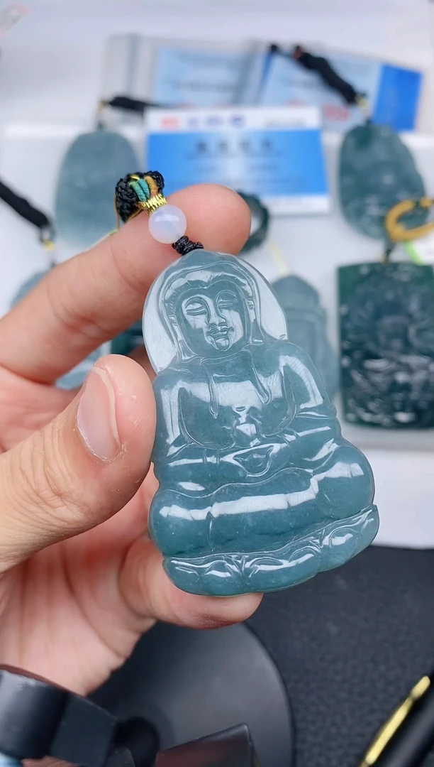 颈饰未镶嵌翡翠