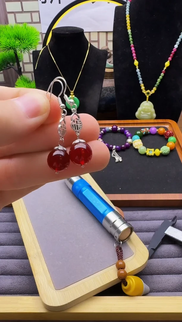 银S925镶嵌血珀耳饰E17