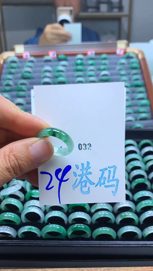 未镶嵌戒圈石英质玉非洲翠