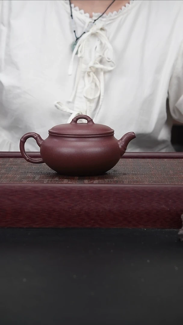 茶壶紫砂战旗底槽青 竹节扁腹