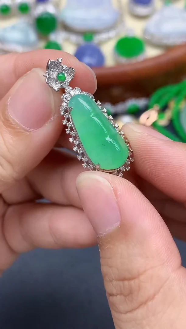 颈饰18K金镶嵌翡翠436-中国好珍宝