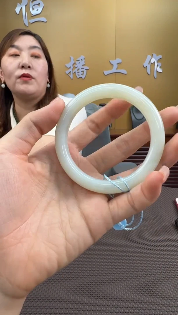 【闪购商品】和田玉手镯未镶嵌58