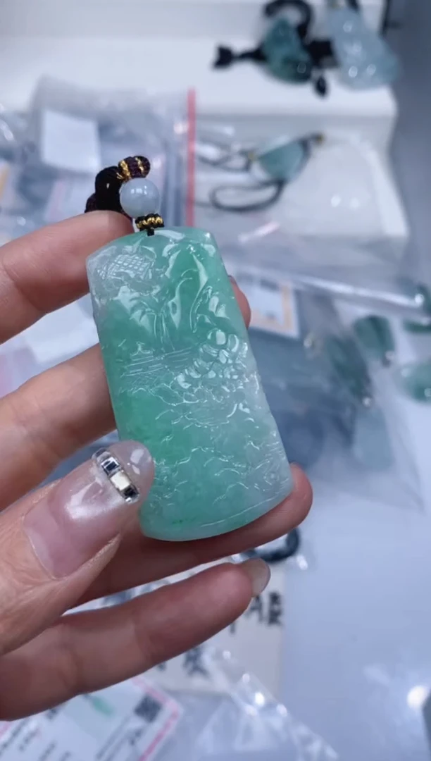 颈饰未镶嵌翡翠吊坠