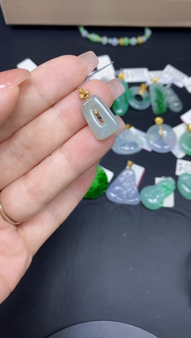 吊坠(不含链)18K金镶嵌翡翠公主扣18K金扣镶嵌@@CMT