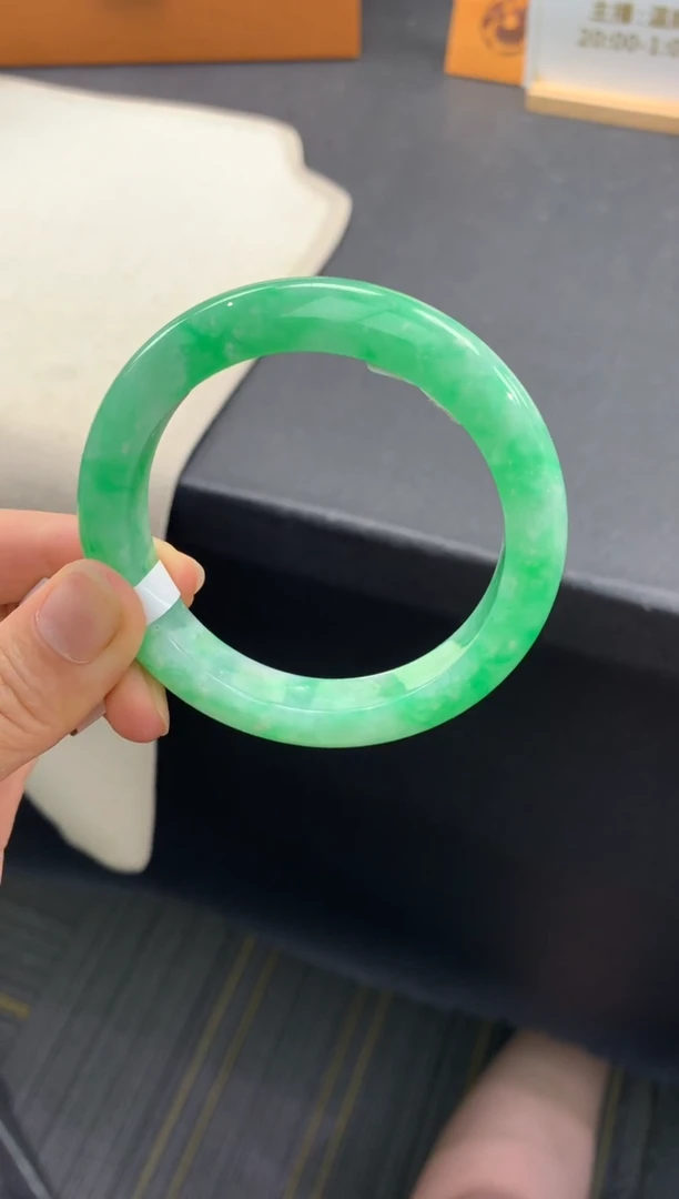 未镶嵌手镯翡翠退货需手镯吊牌标签完好