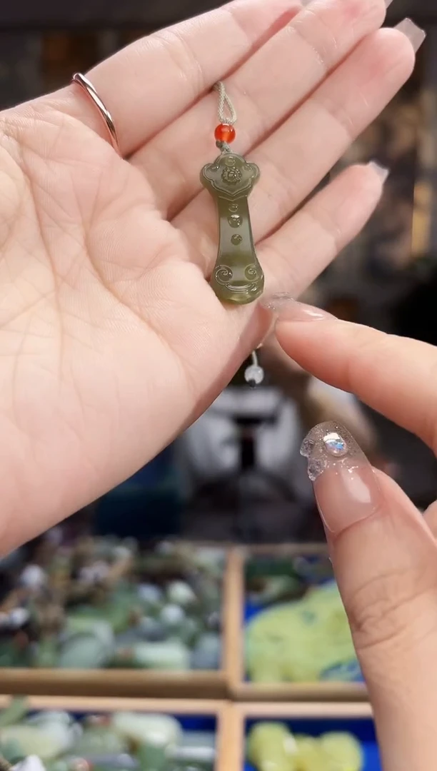 和田玉未镶嵌挂件拍一发一