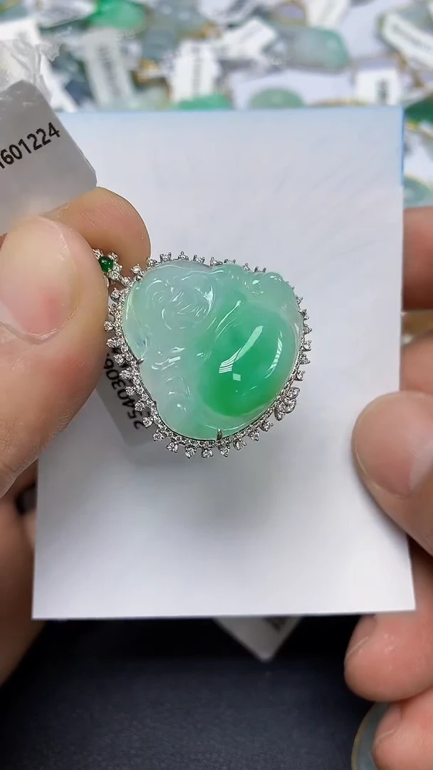 翡翠18K金镶嵌颈饰天然缅甸翡翠A货