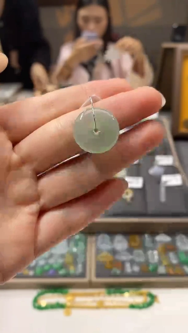 颈饰未镶嵌翡翠平安扣