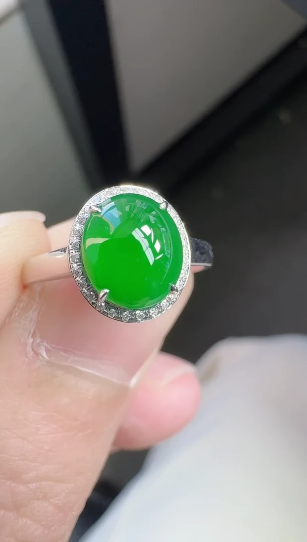 18K金镶嵌戒指翡翠寄售回流，不退不换