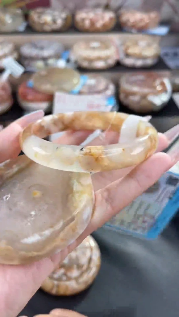 未镶嵌手镯石英质玉63