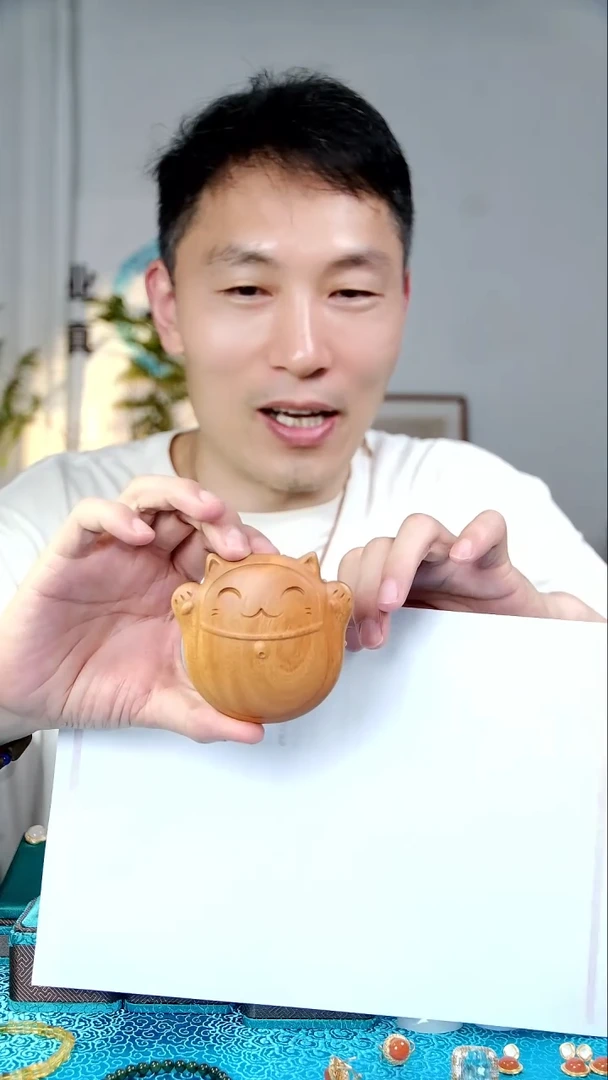 未镶嵌颈饰水晶梳子