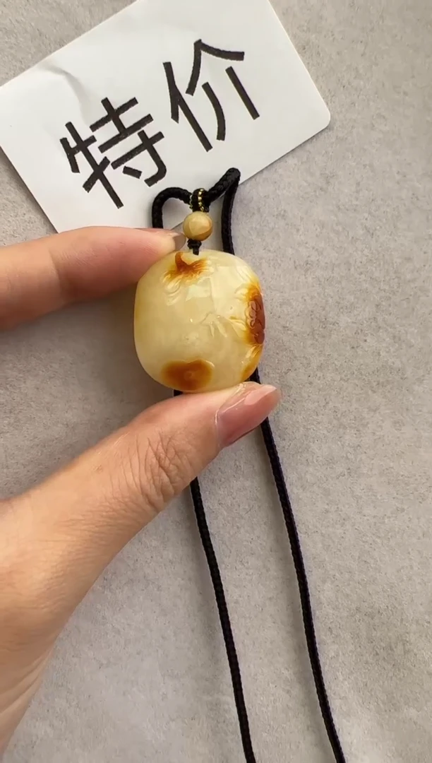 【闪购商品】琥珀裸石未镶嵌10210159-吊坠