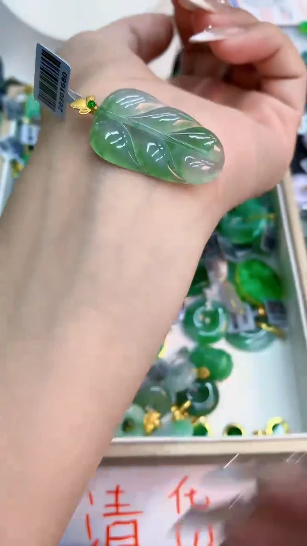 翡翠18K金镶嵌吊坠(不含链)1