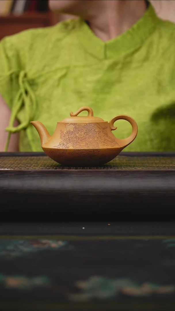 茶壶紫砂梨皮黄 曲壶