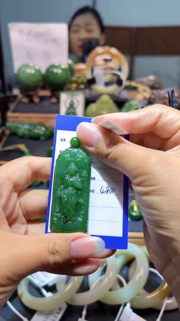 颈饰未镶嵌和田玉（碧玉）1