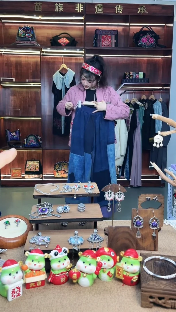 【闪购商品】织绣A32黔东南苗族刺绣