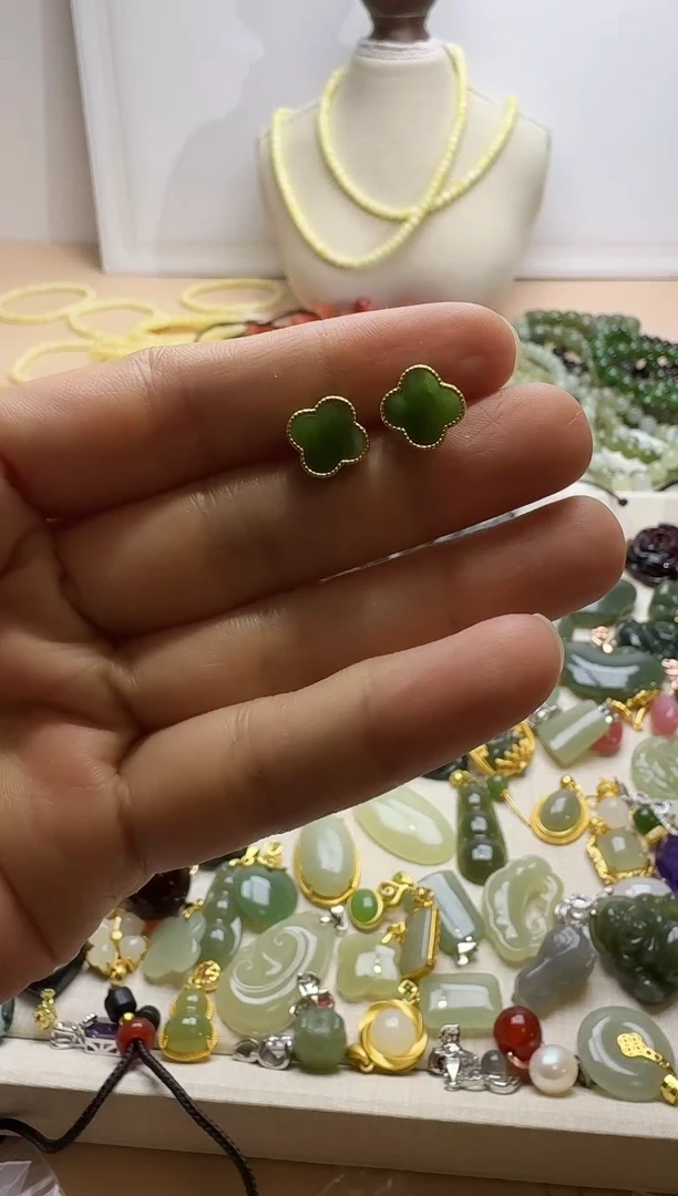 银S925镶嵌和田玉耳钉银S925镶嵌 和田玉 耳钉