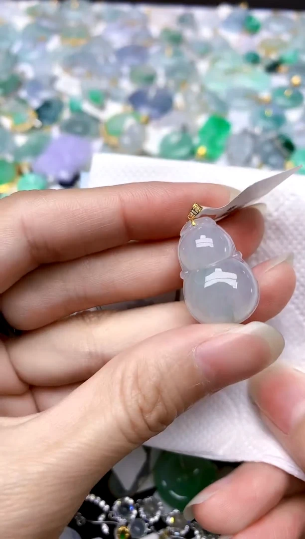 颈饰18K金镶嵌翡翠天然A货翡翠