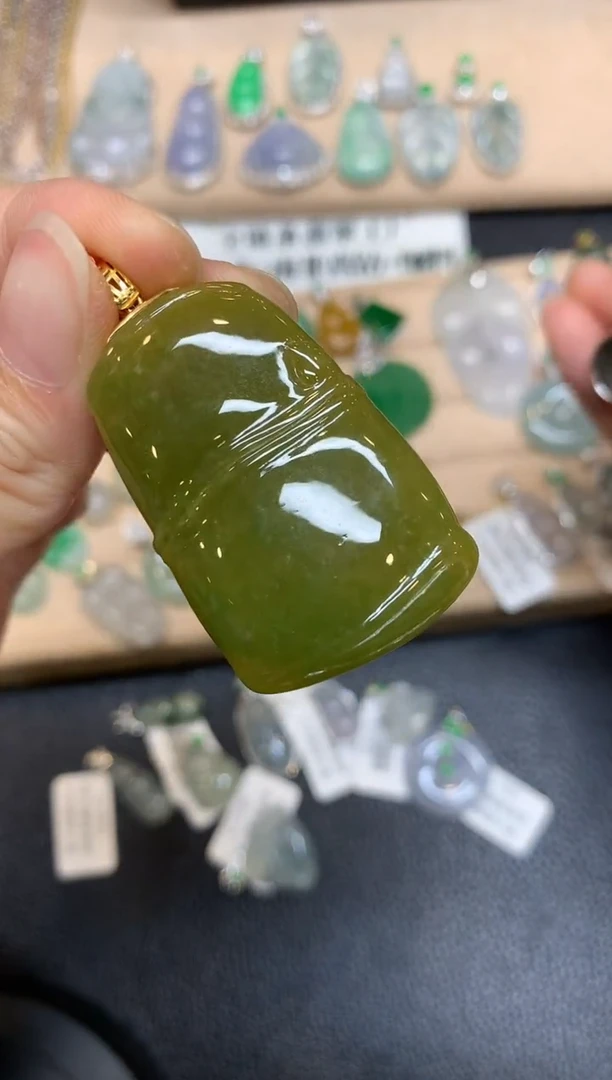 【闪购商品】翡翠颈饰18K金镶嵌竹节【无服务费