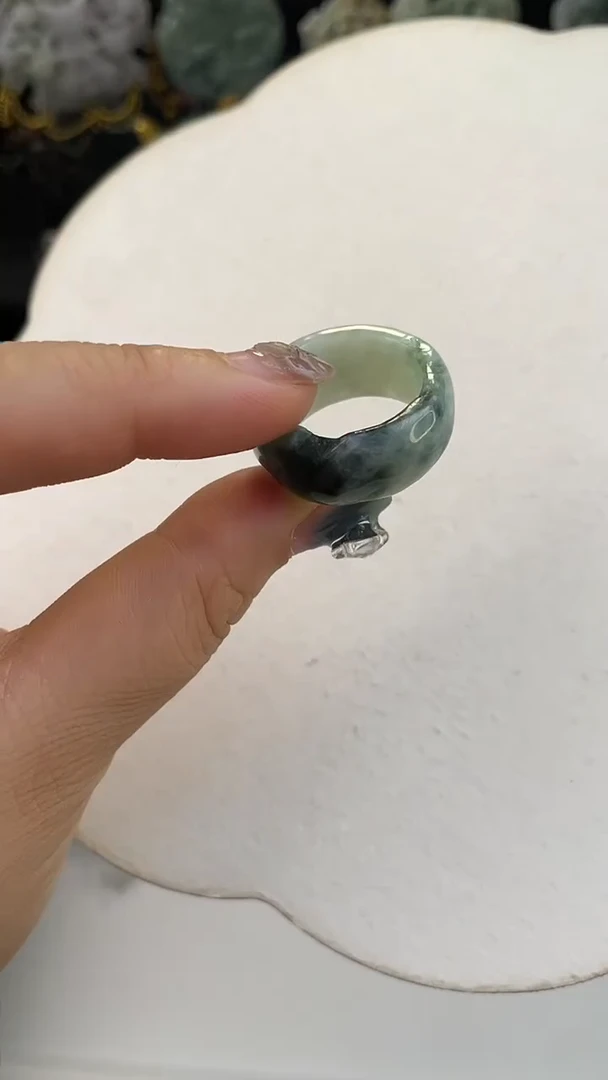 翡翠未镶嵌颈饰小*子定制翡翠