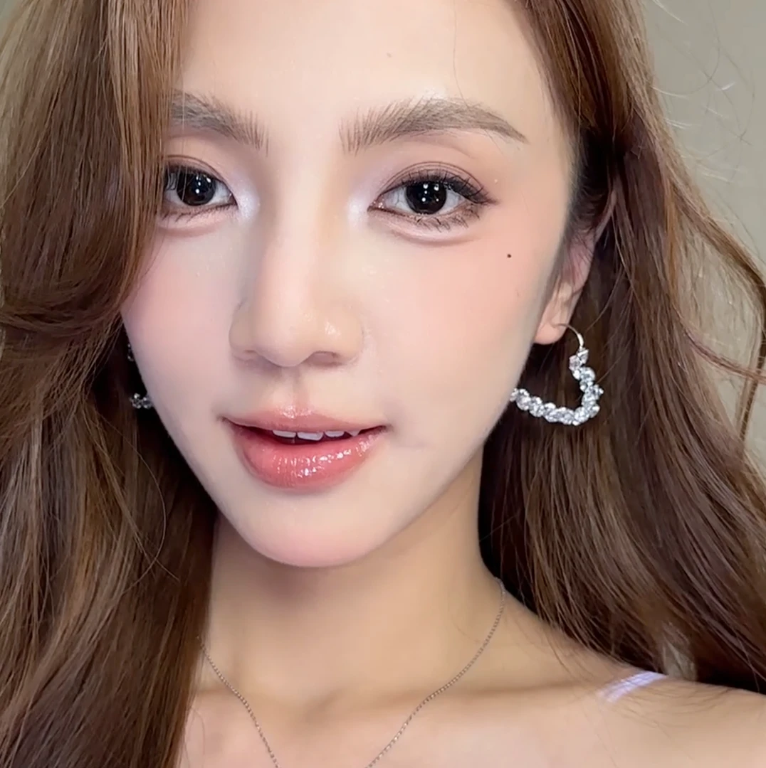 铜合金锆石耳饰 简约轻奢爱心锆石高级感精致耳环小众个性冷淡风