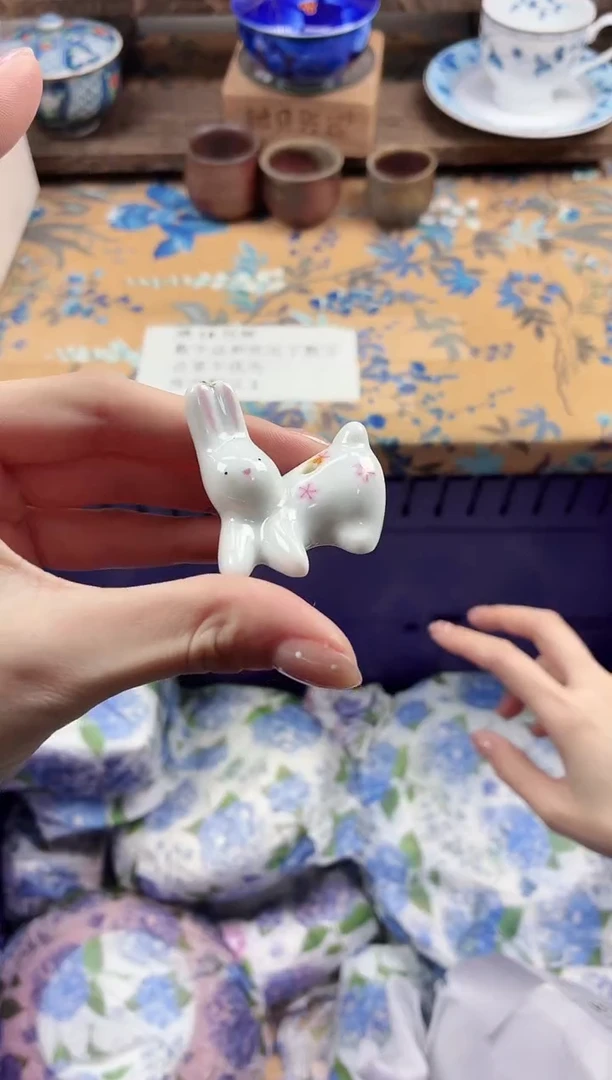瓷片兔子香插