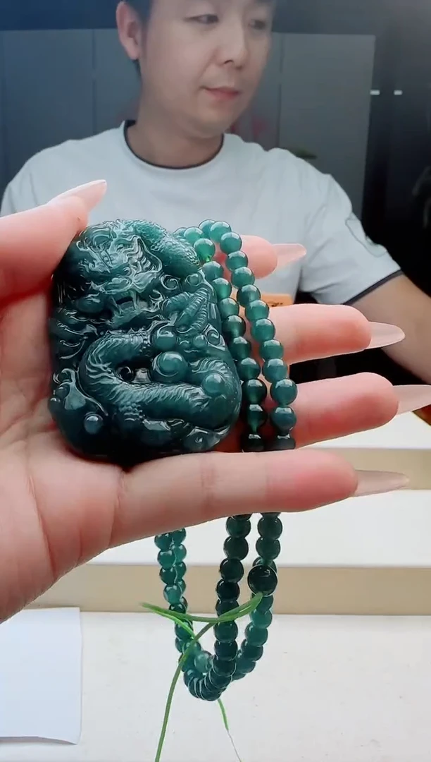 颈饰未镶嵌翡翠多样性发其中一