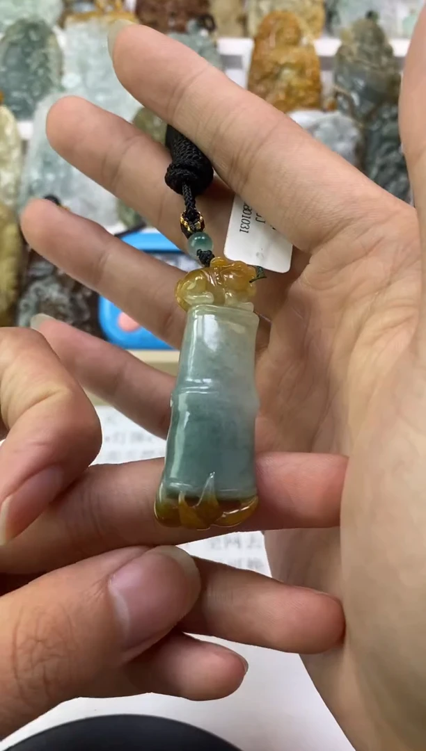 颈饰未镶嵌翡翠双*座天然翡翠