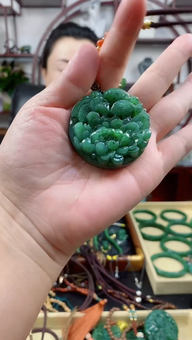 颈饰未镶嵌和田玉花开富贵