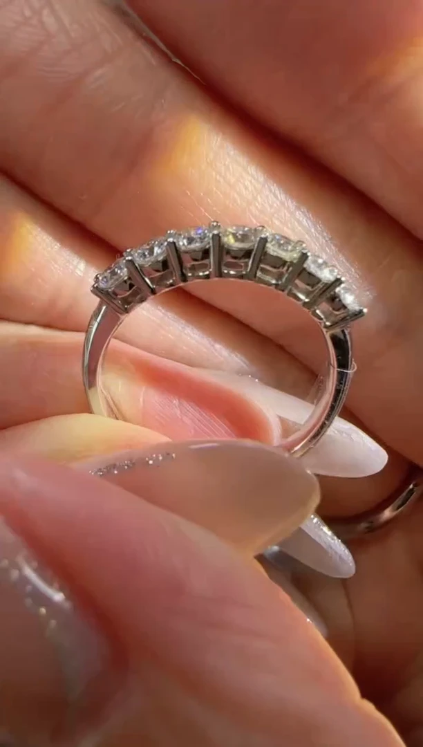 【闪购商品】实验室培育钻石18K金镶嵌7分7颗排戒