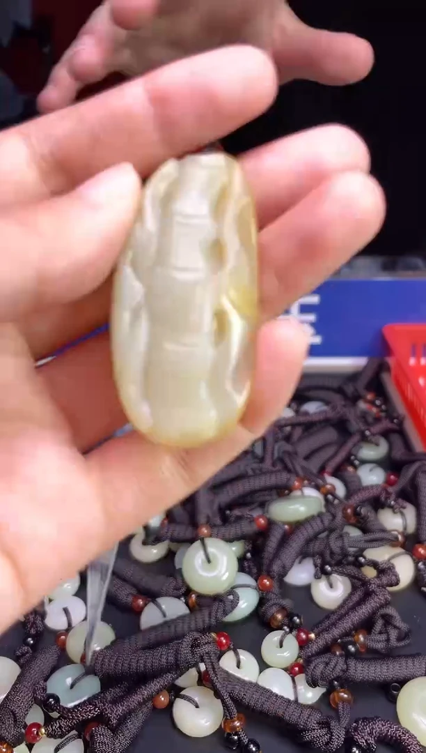 未镶嵌和田玉挂件1