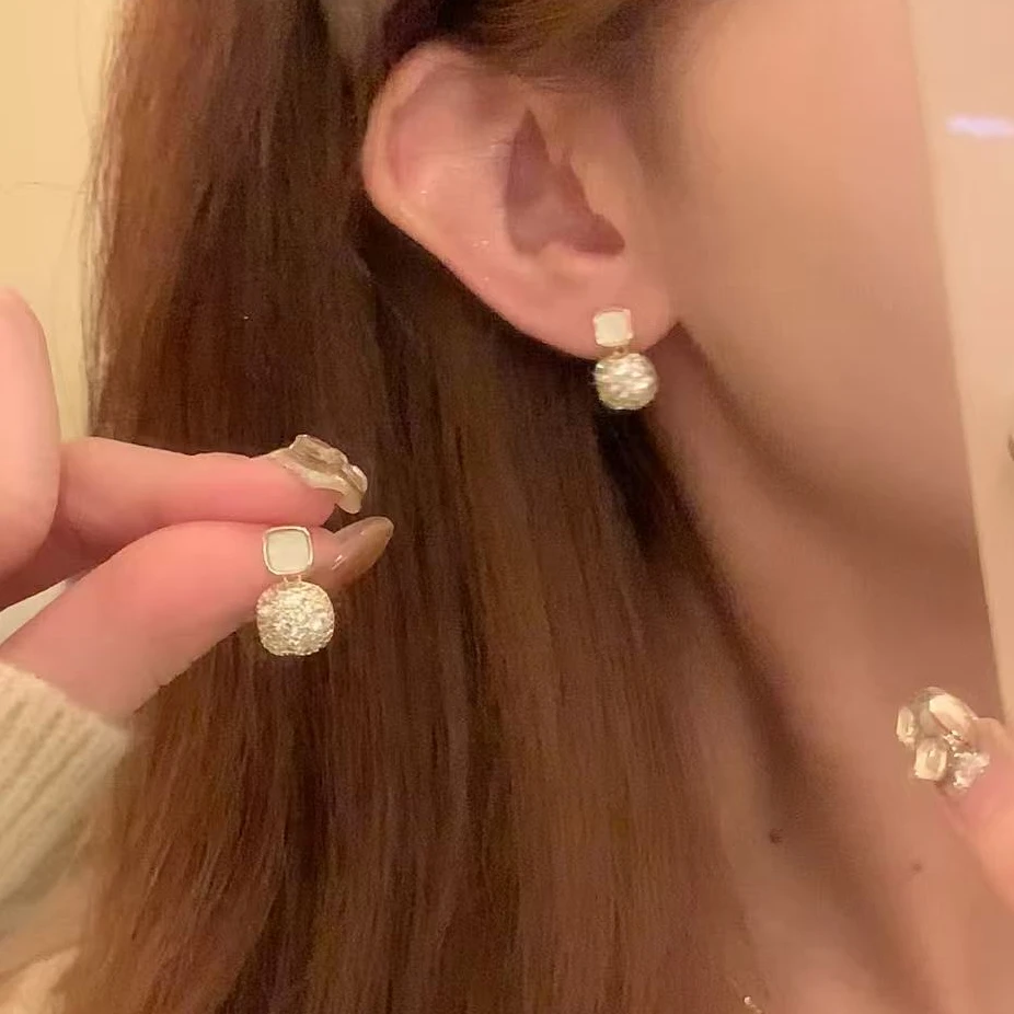 铜合金锆石耳饰 秋冬小香风闪锆方糖耳环女气质高级感耳针耳饰