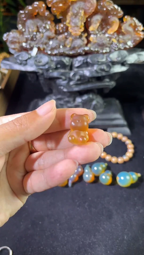 琥珀颈饰未镶嵌鼎级金棕小熊吊坠2.9g