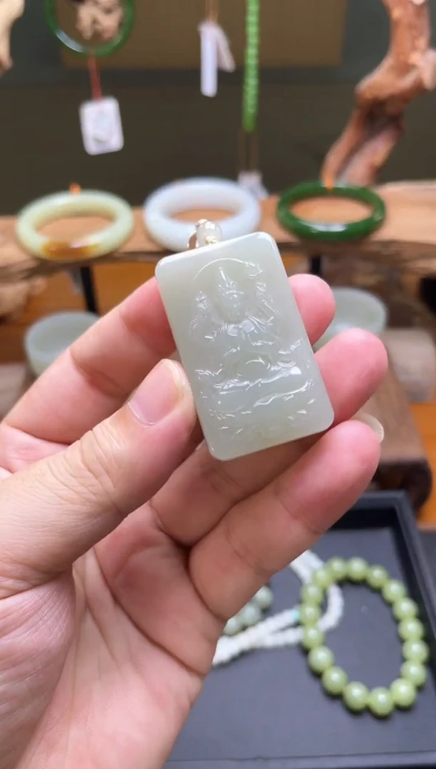 吊坠(不含链)未镶嵌和田玉且末青白 千手观音 15