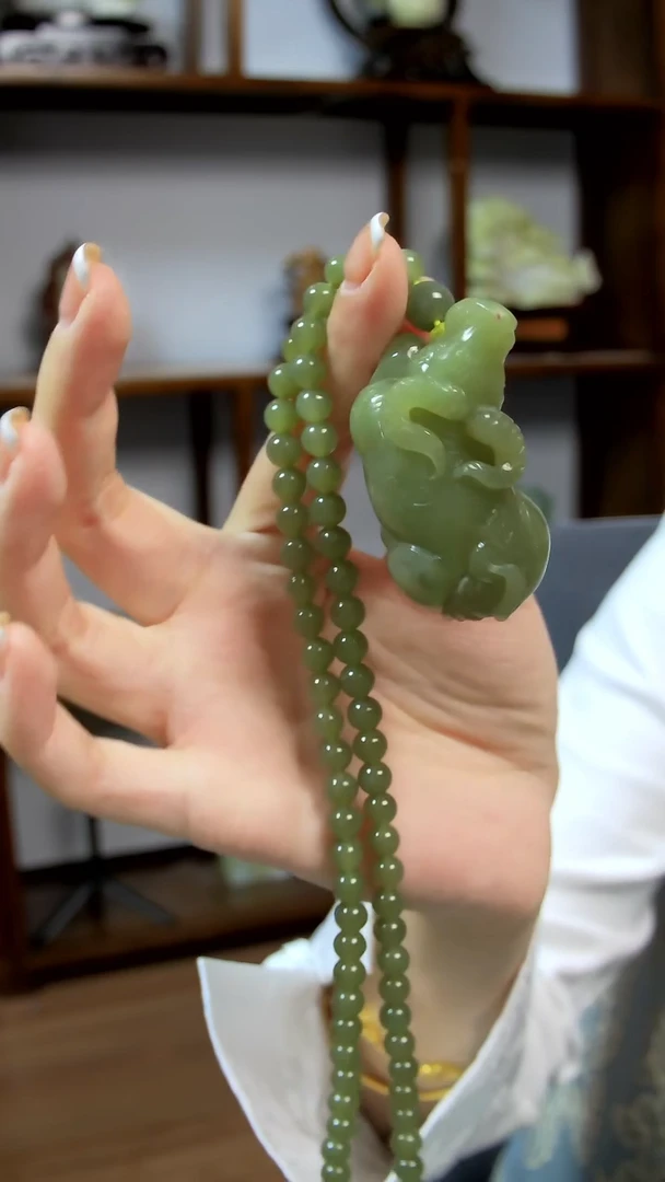 颈饰未镶嵌和田玉牛