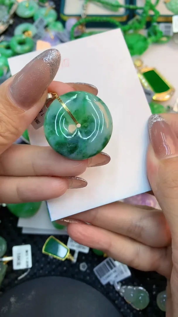 颈饰18K金镶嵌翡翠1