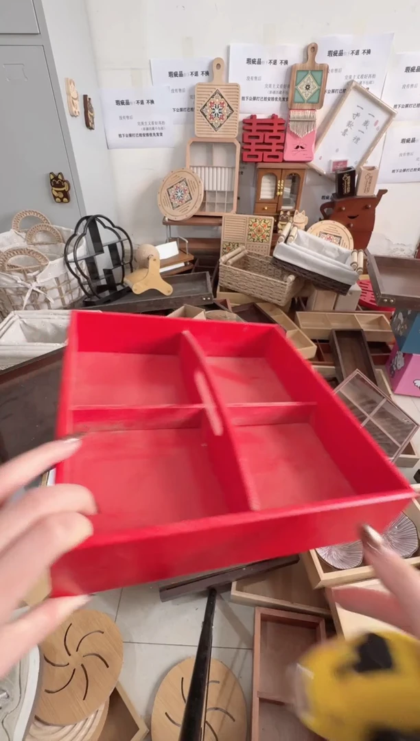 红色手提四宫格微瑕拍下不退不换无售后