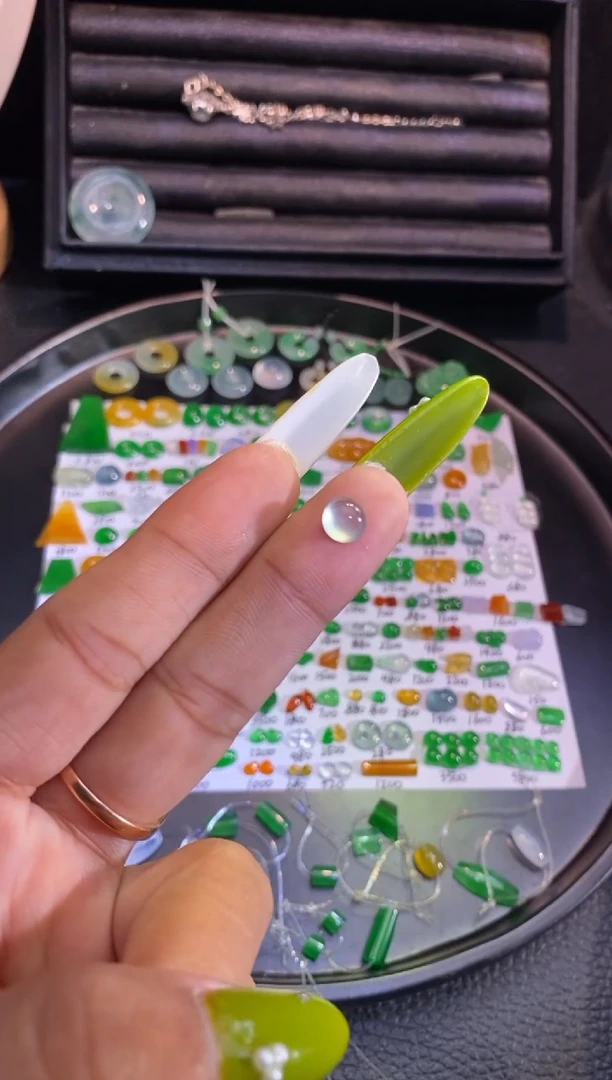 翡翠挂件未镶嵌蛋