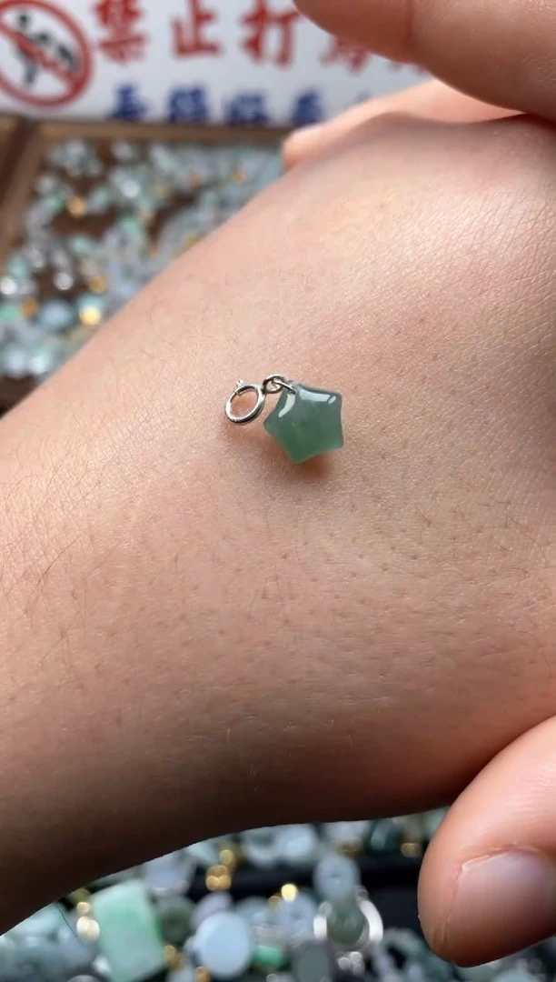 【闪购商品】翡翠颈饰未镶嵌哥哥