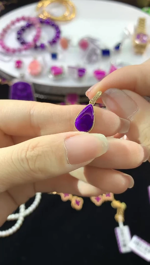 18K金镶嵌苏纪石（舒俱来）.吊坠